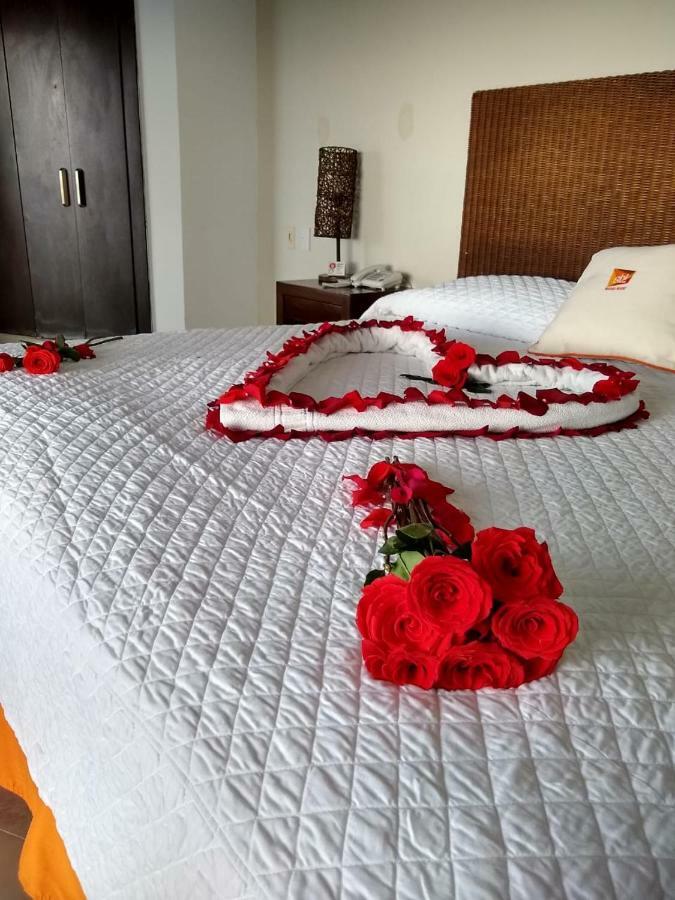 Hotel Makana Resort Тонсупа Екстер'єр фото